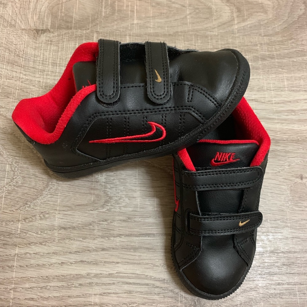 Nike Velcro sneakers